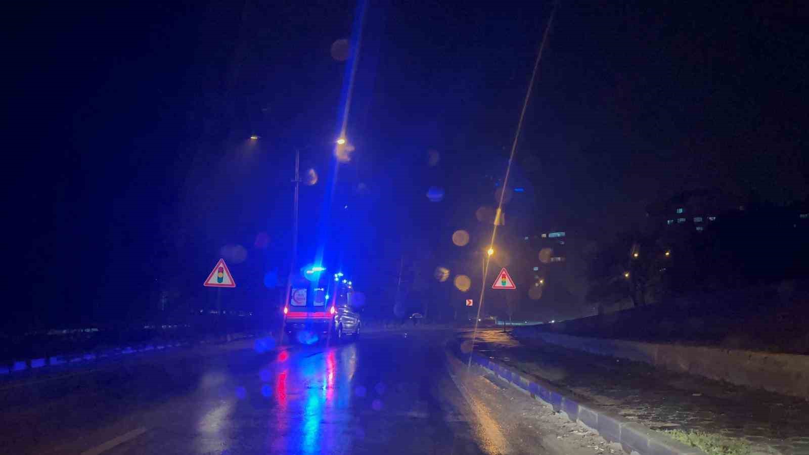 ayni-anda-ayni-caddede-4-kaza-baska-kaza-olmasin-diye-caba-gosterdiler