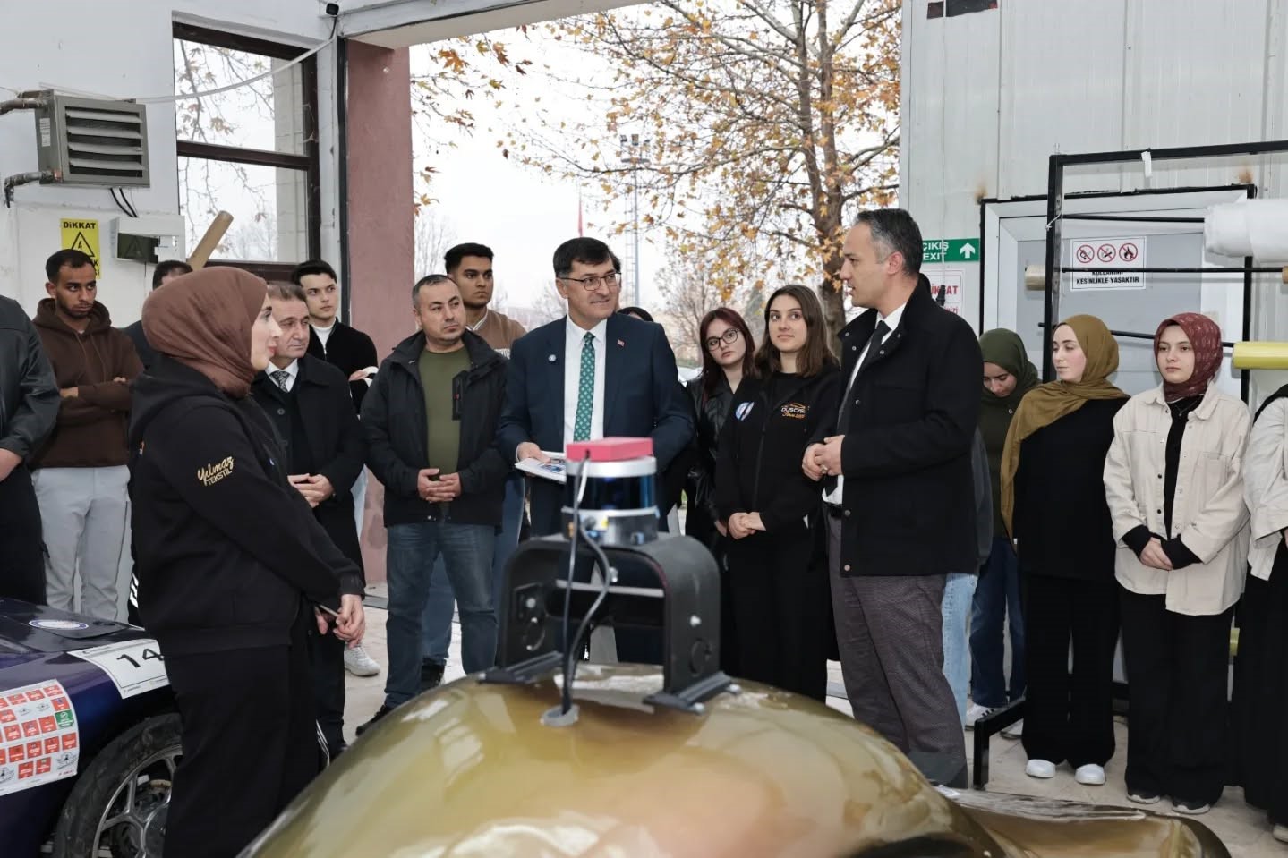 baskan-eyup-kahveciden-dpunun-alternatif-enerjili-arac-ekibine-ziyaret