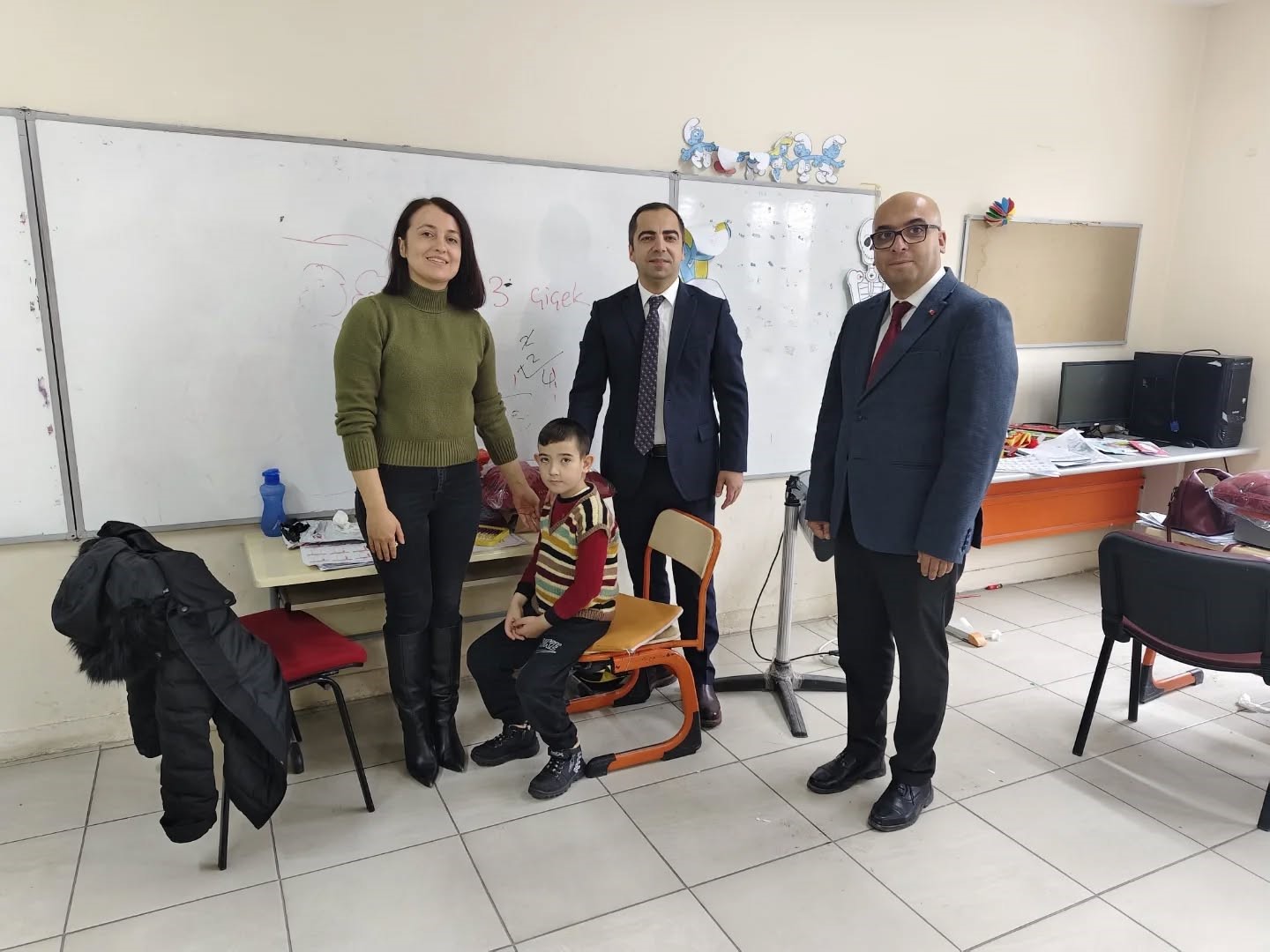 bilecikli-hayirseverden-ogrencilere-mont-ve-bot-destegi