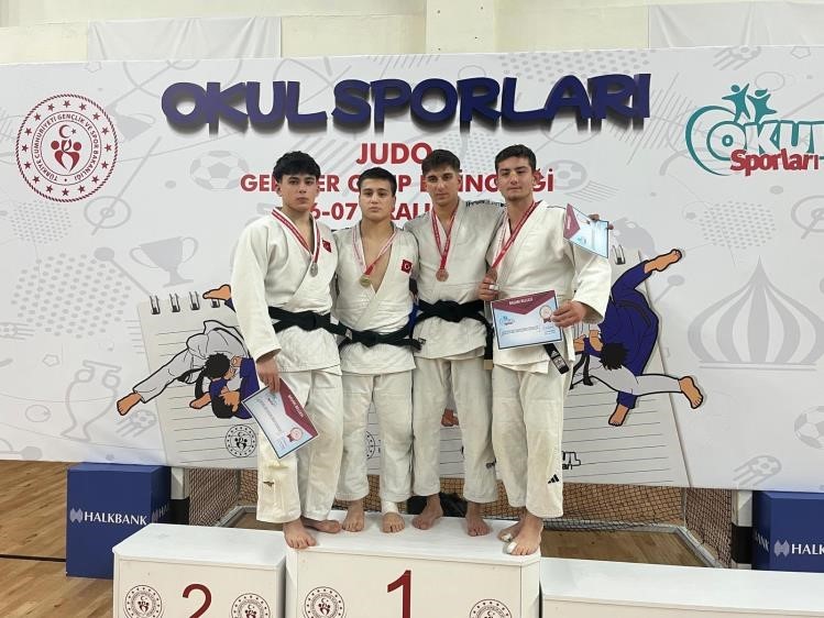 bilecikli-judoculardan-turkiye-sampiyonasi-bileti