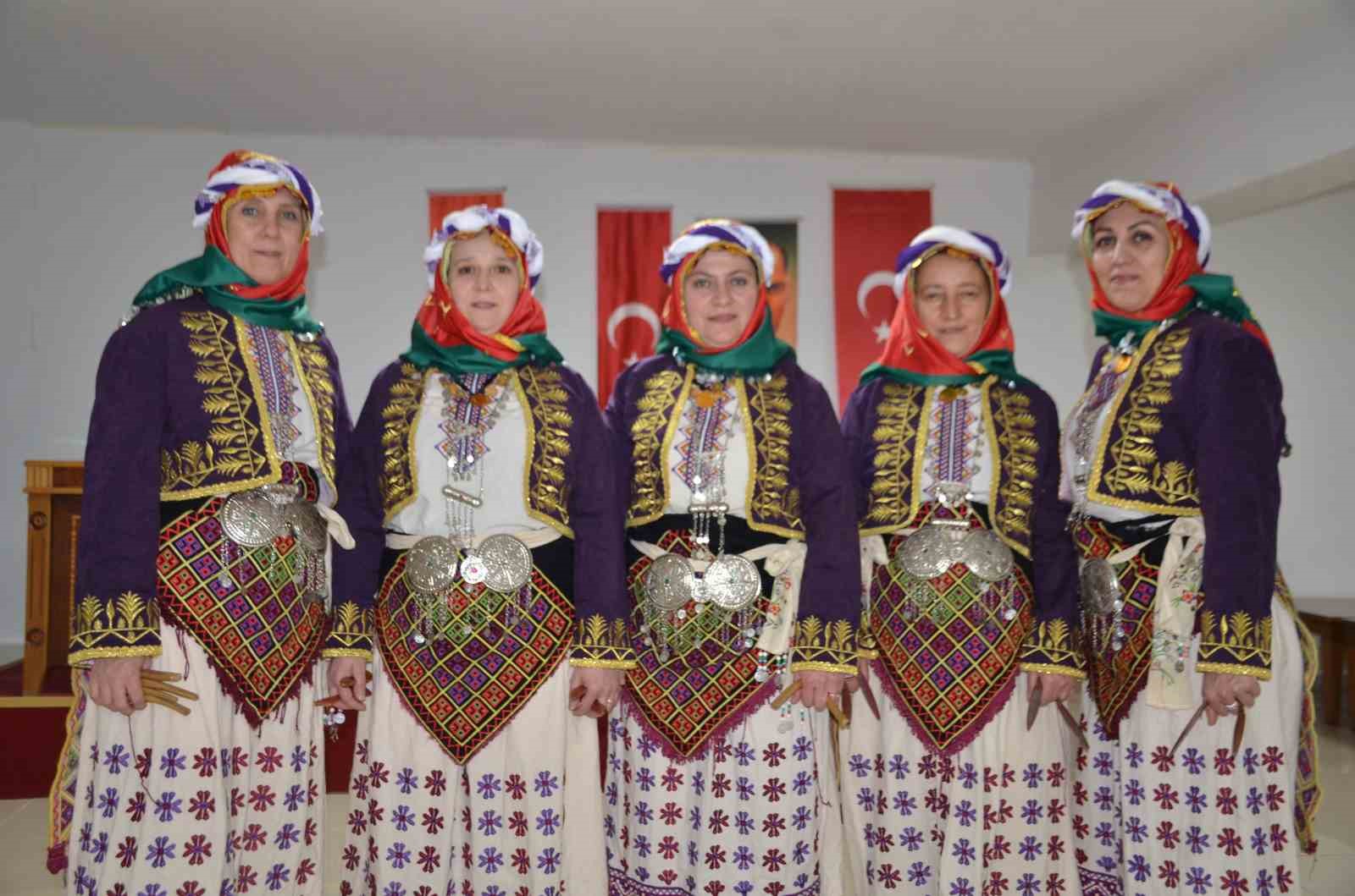 bilecikte-45-yildir-halk-oyunu-ogretiyor