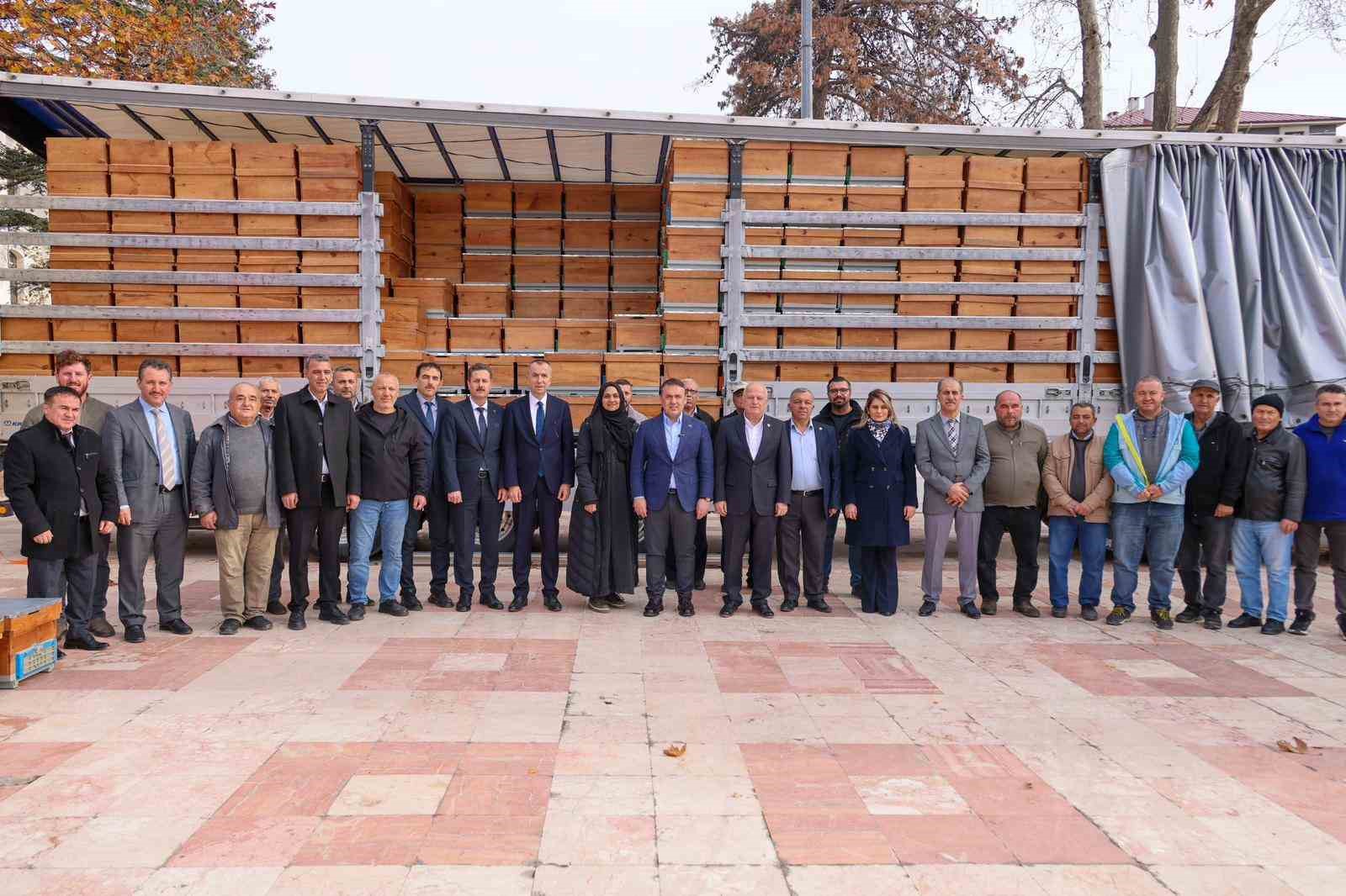 bilecikte-bu-yil-126-bin-524-kilogram-bal-uretildi