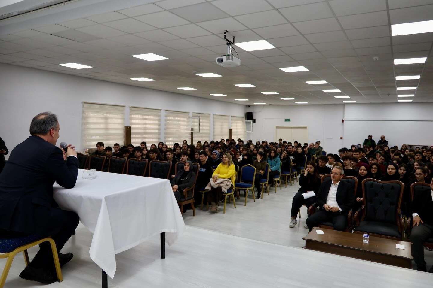 bilecikte-fen-lisesinde-kariyer-gunlerine-yogun-ilgi