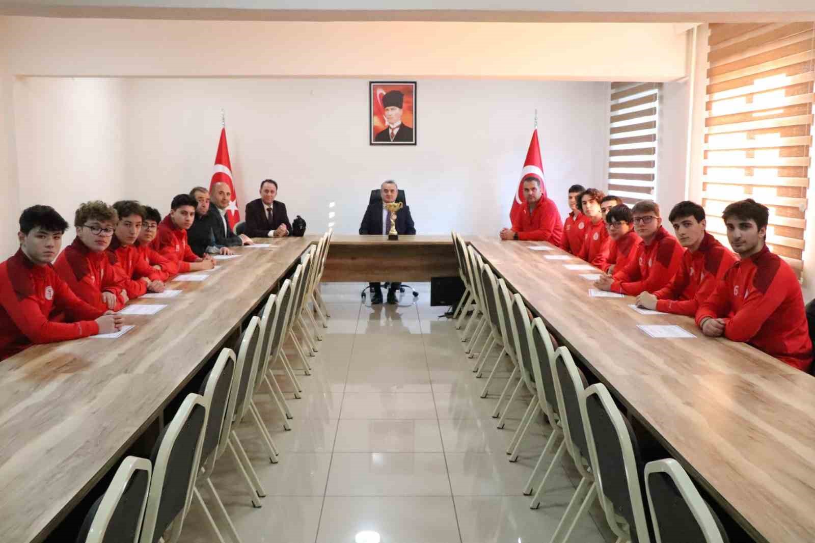 bilecikte-genc-basketbolculardan-il-birinciligi