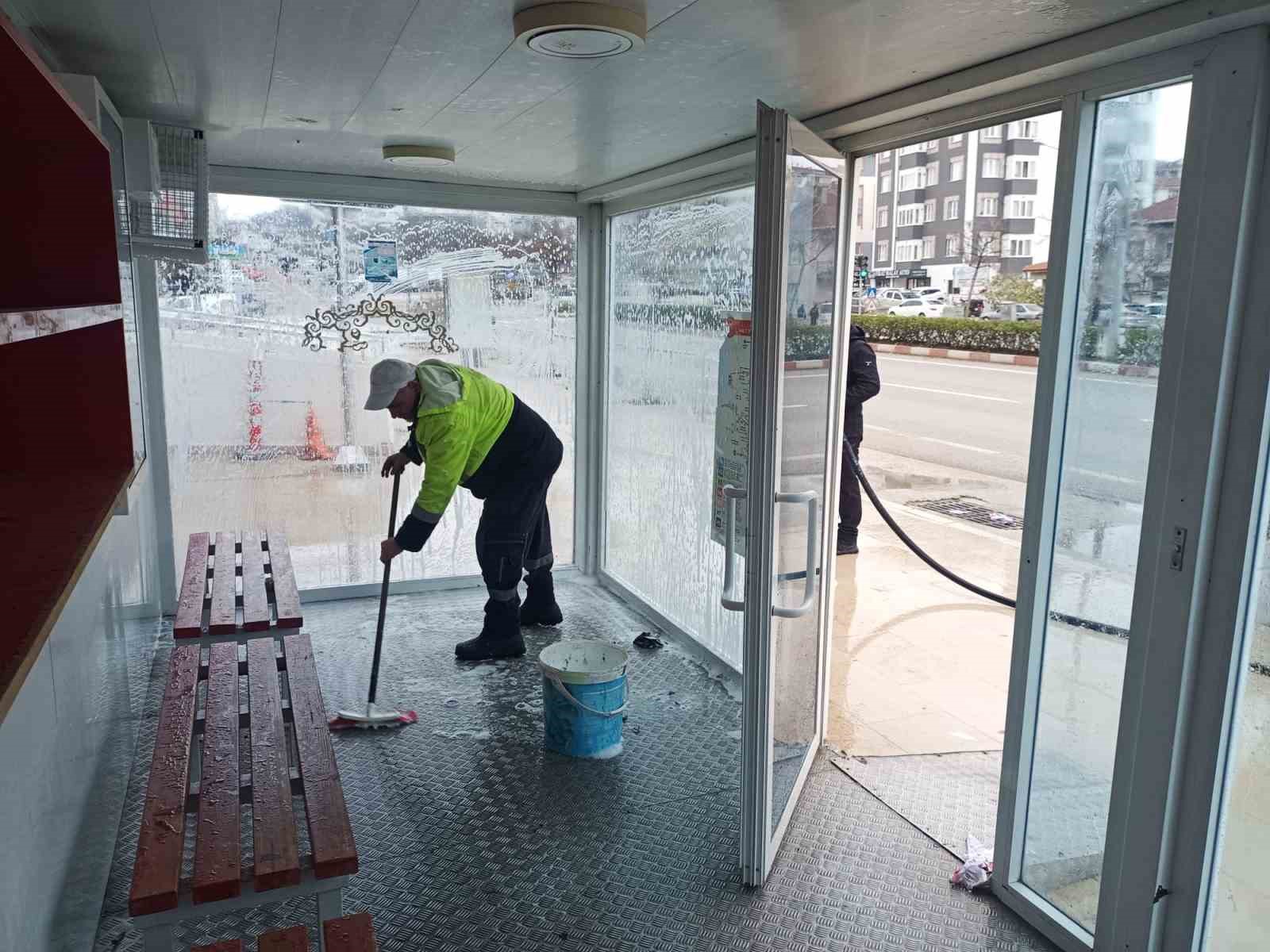 bilecikte-kent-genelinde-durak-temizligi-seferberligi