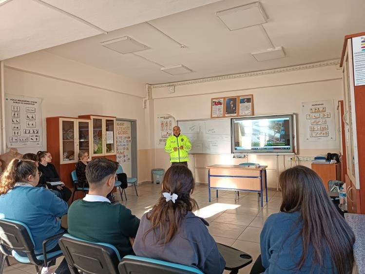 bilecikte-ogrencilere-trafik-guvenligi-egitimi-verildi