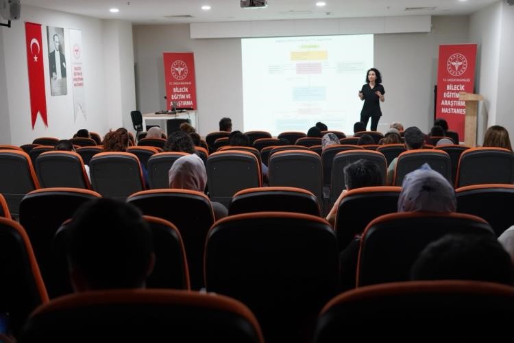 bilecikte-saglikcilara-kalp-masaji-ve-hayat-kurtarma-egitimi-verildi