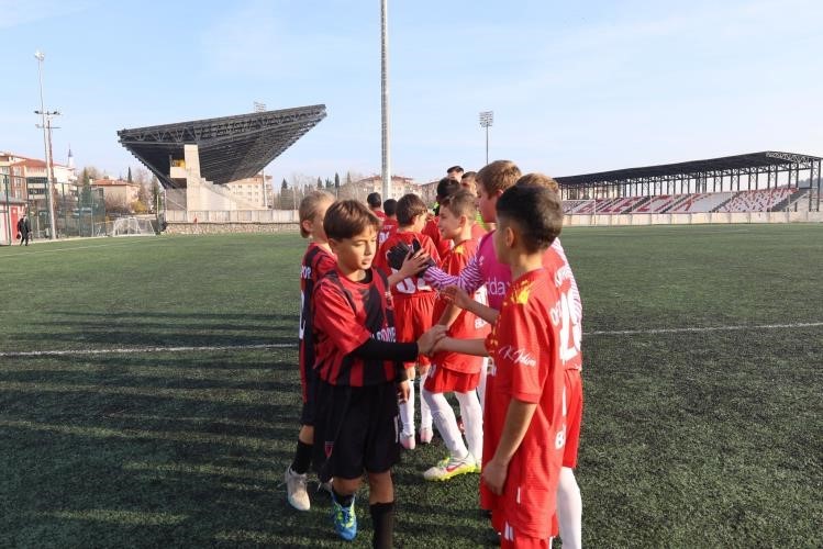 bilecikte-yildiz-erkekler-futbol-musabakalari-tamamlandi