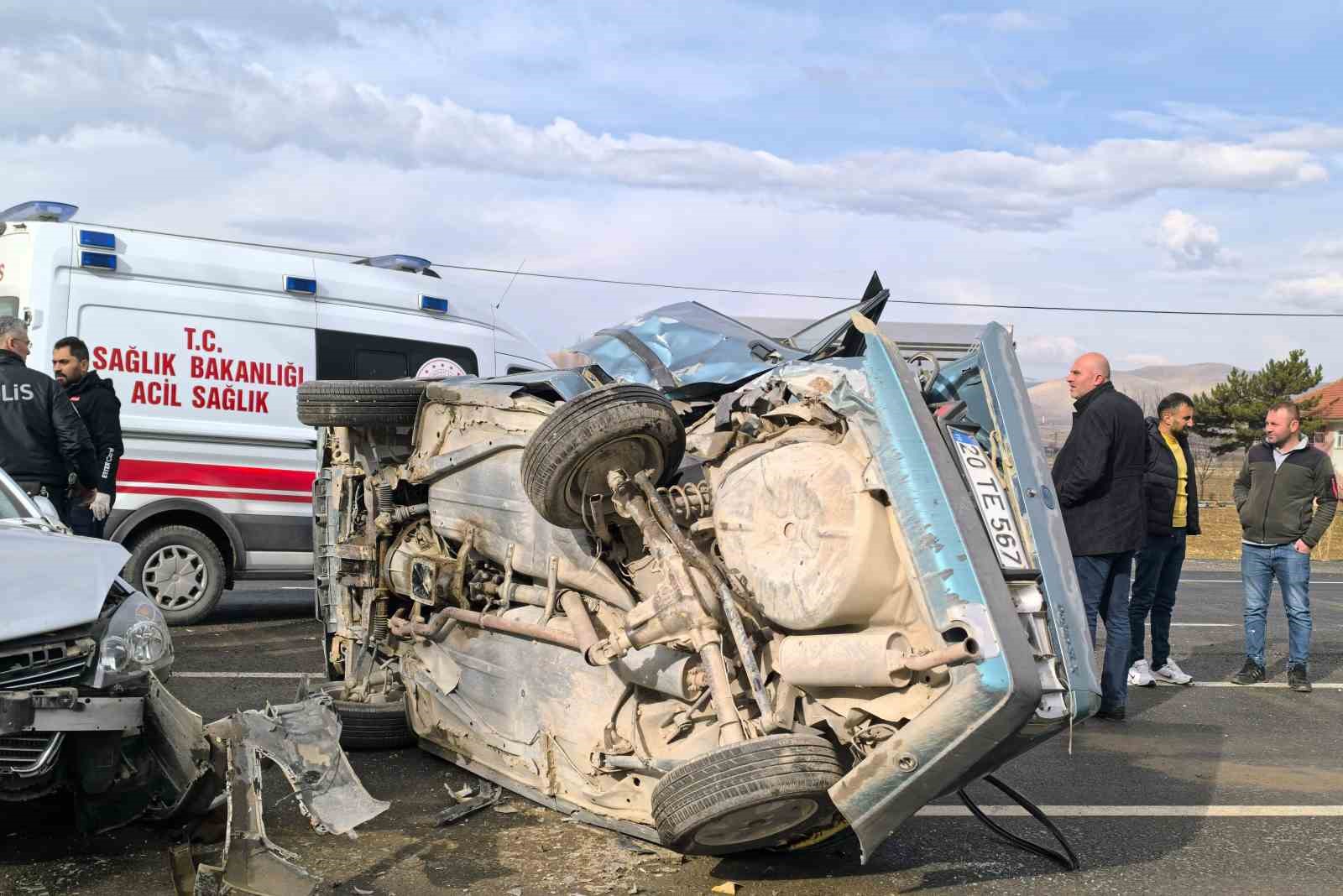 biri-fiat-tofas-iki-otomobilin-carpistigi-kazada-4-kisi-yaralandi