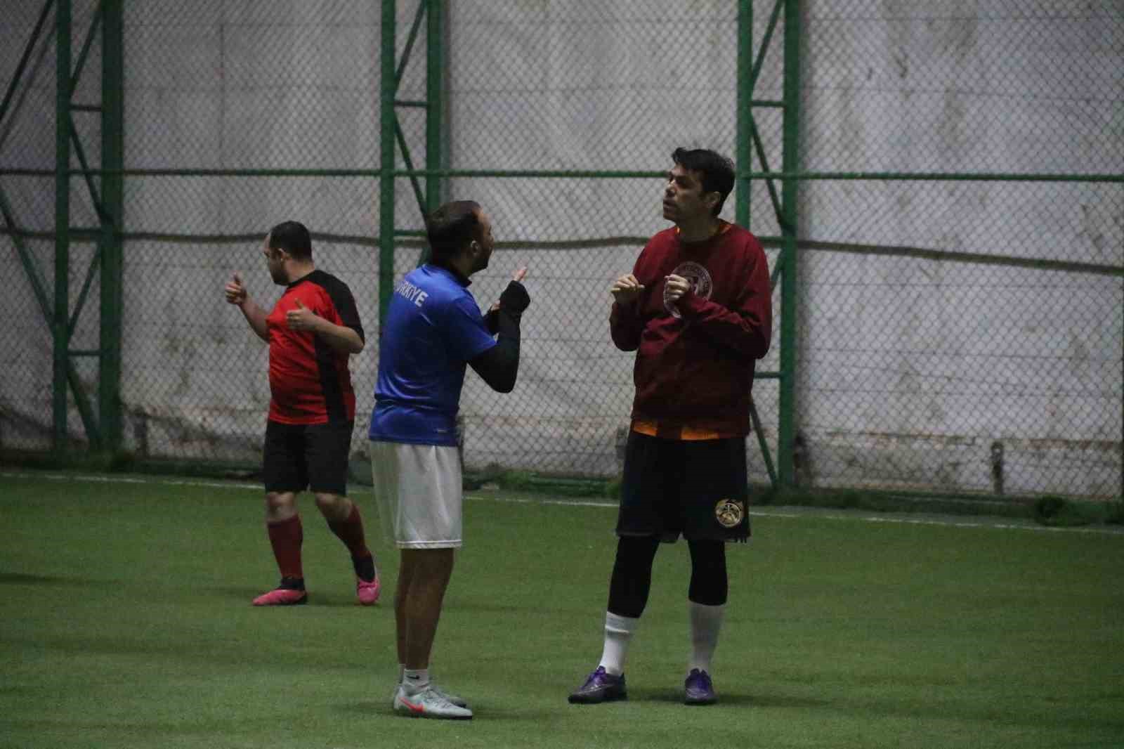 bu-macta-pas-isaret-dili-ile-isteniyor-gol-sesi-cikmiyor