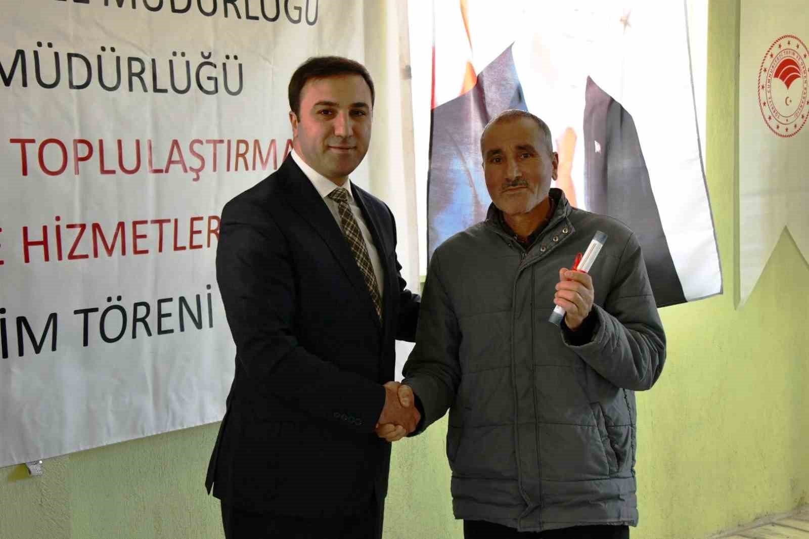 cavdarhisarda-arazi-toplulastirma-projesi-kapsaminda-tapu-teslim-toreni-duzenlendi