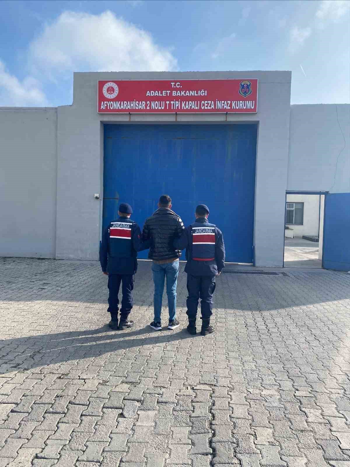 cesitli-suclardan-aranan-12-kisi-tutuklandi