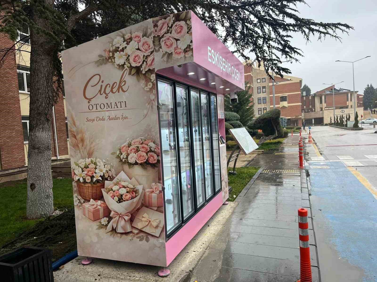 cicek-surprizi-yapmak-isteyen-bu-otomata-geliyor