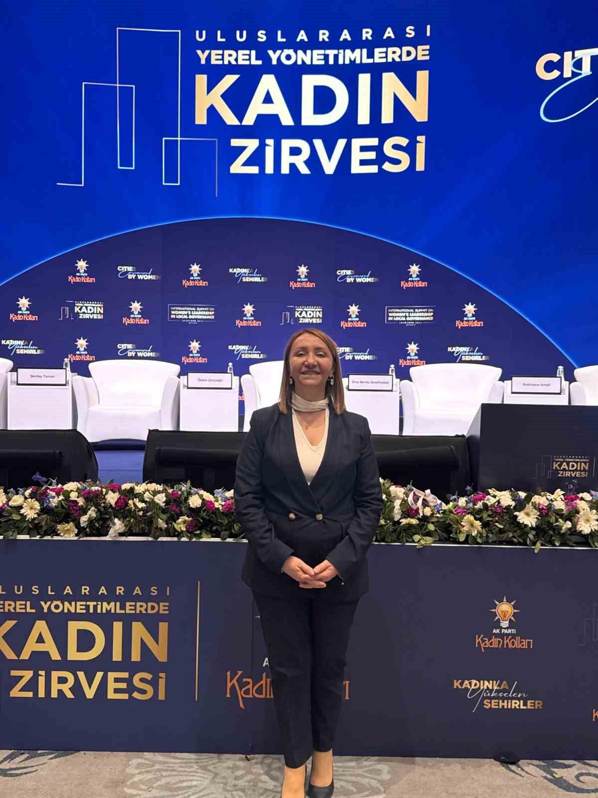 cumhurbaskani-erdogana-kilic-hediye-etti