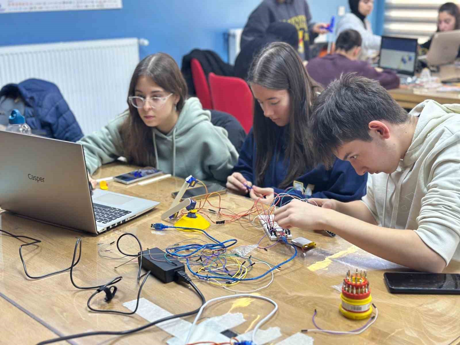 deneyap-teknoloji-atolyesinde-calismalar-suruyor