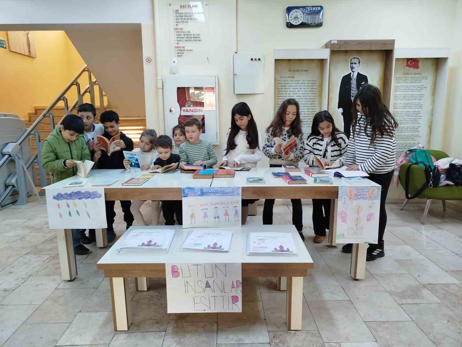 dunya-insan-haklari-gununde-ogrencilerden-farkindalik-etkinligi