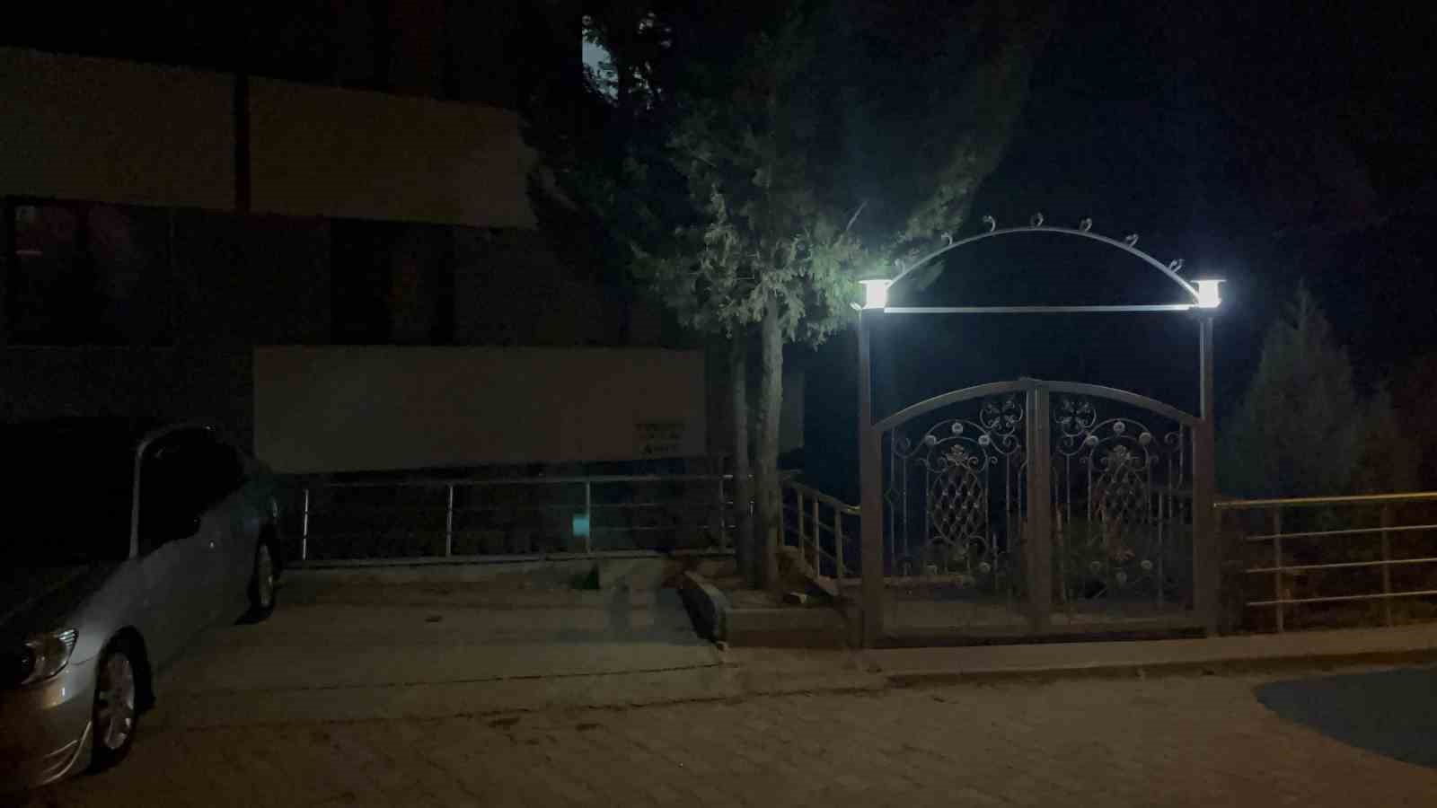 dusen-kadinin-oldugunden-korkan-yakinlari-ekipleri-harekete-gecirdi-gercek-sonradan-anlasildi