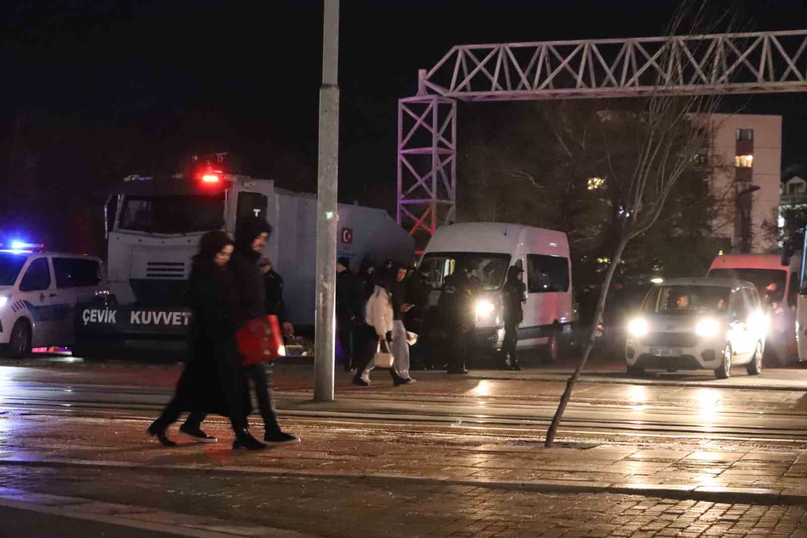 emniyet-gucleri-huzurlu-ve-guvenli-yilbasi-icin-denetimlerini-arttirdi