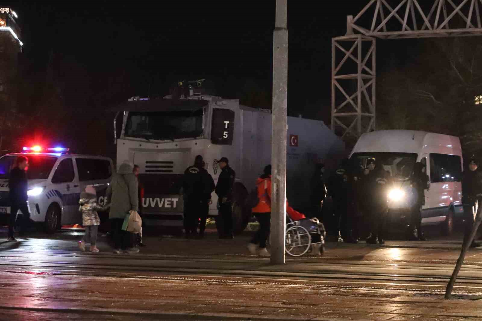 emniyet-gucleri-huzurlu-ve-guvenli-yilbasi-icin-denetimlerini-arttirdi