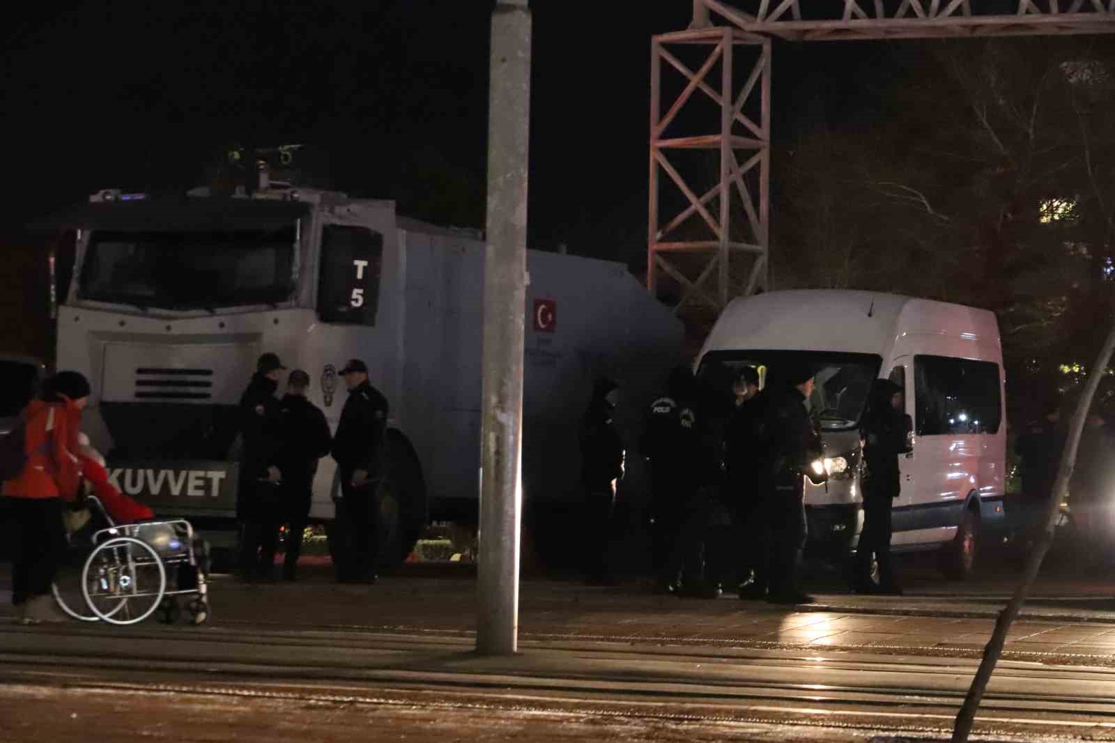 emniyet-gucleri-huzurlu-ve-guvenli-yilbasi-icin-denetimlerini-arttirdi