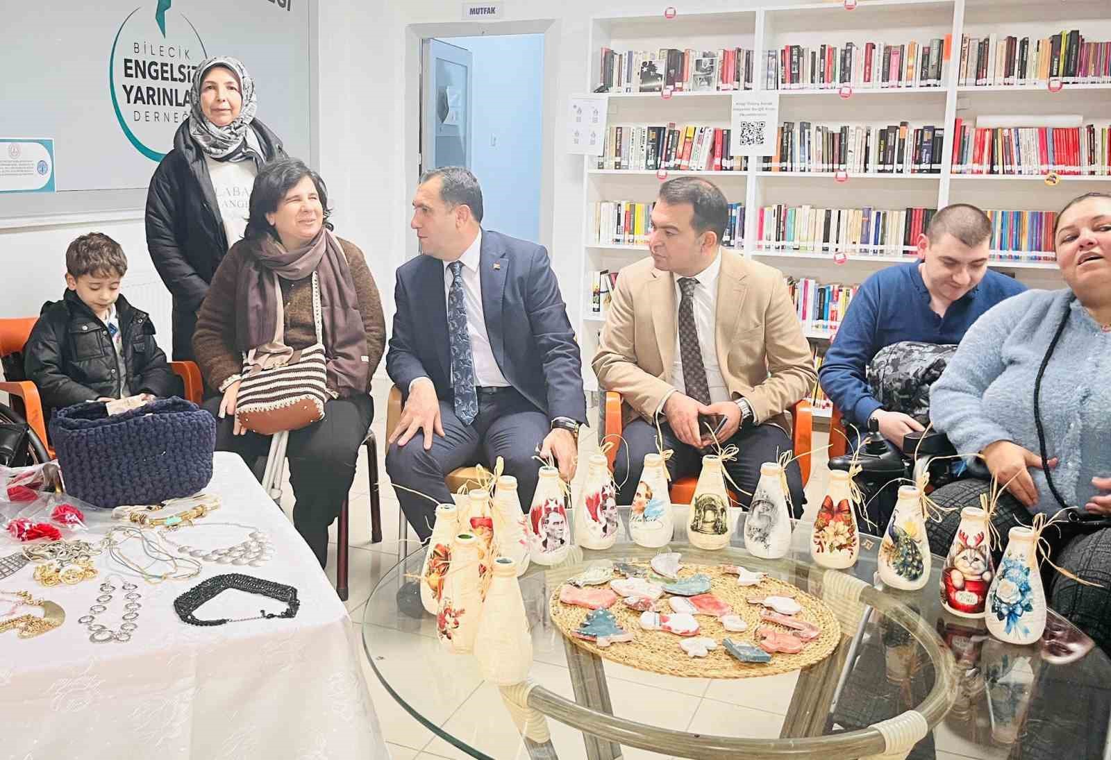 engelli-bireyler-cini-sanatiyla-hayallerini-betimledi