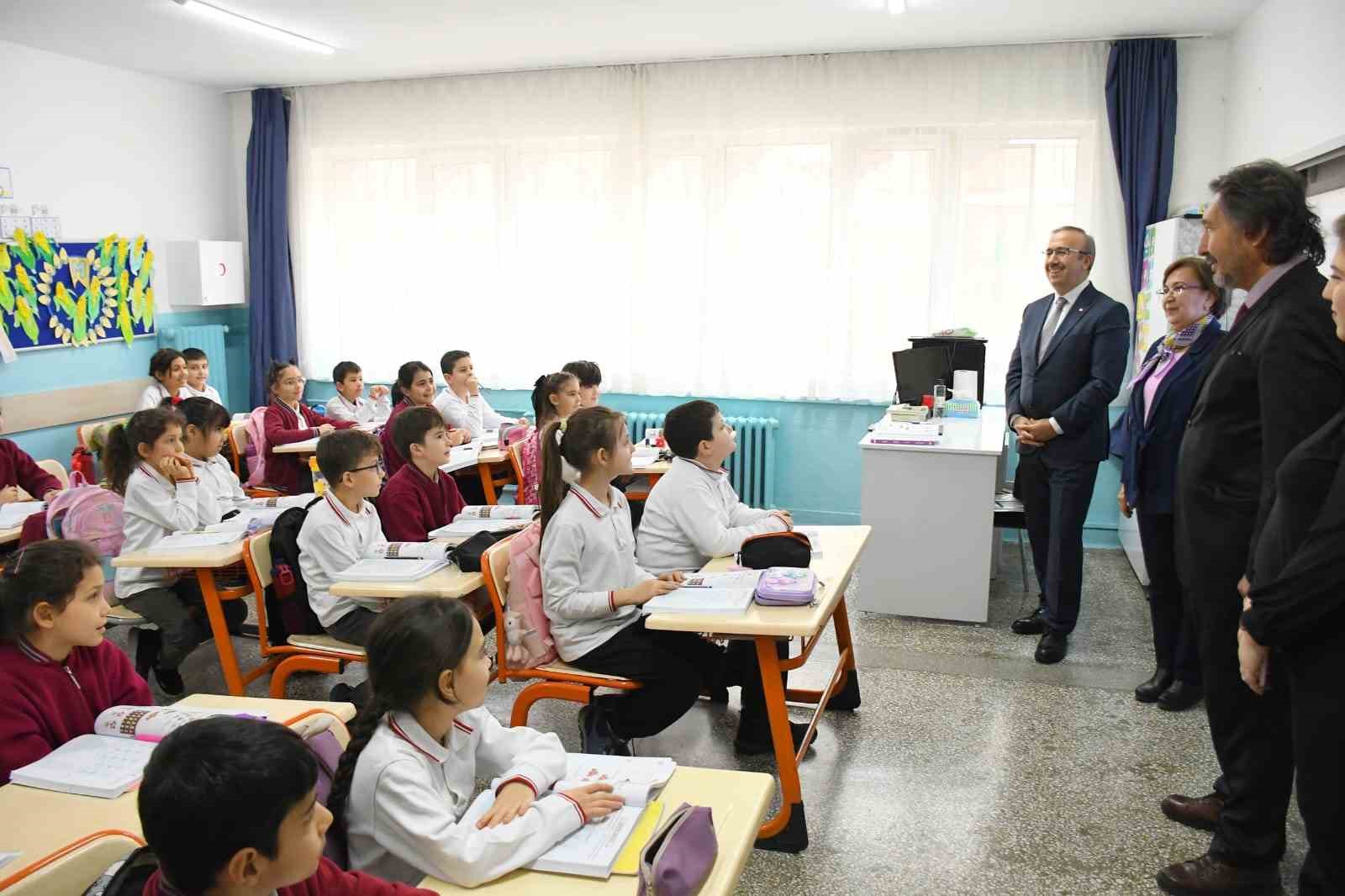 eskisehirde-1896-yilindan-beri-ayakta-olan-tarihi-okul-egitime-devam-ediyor