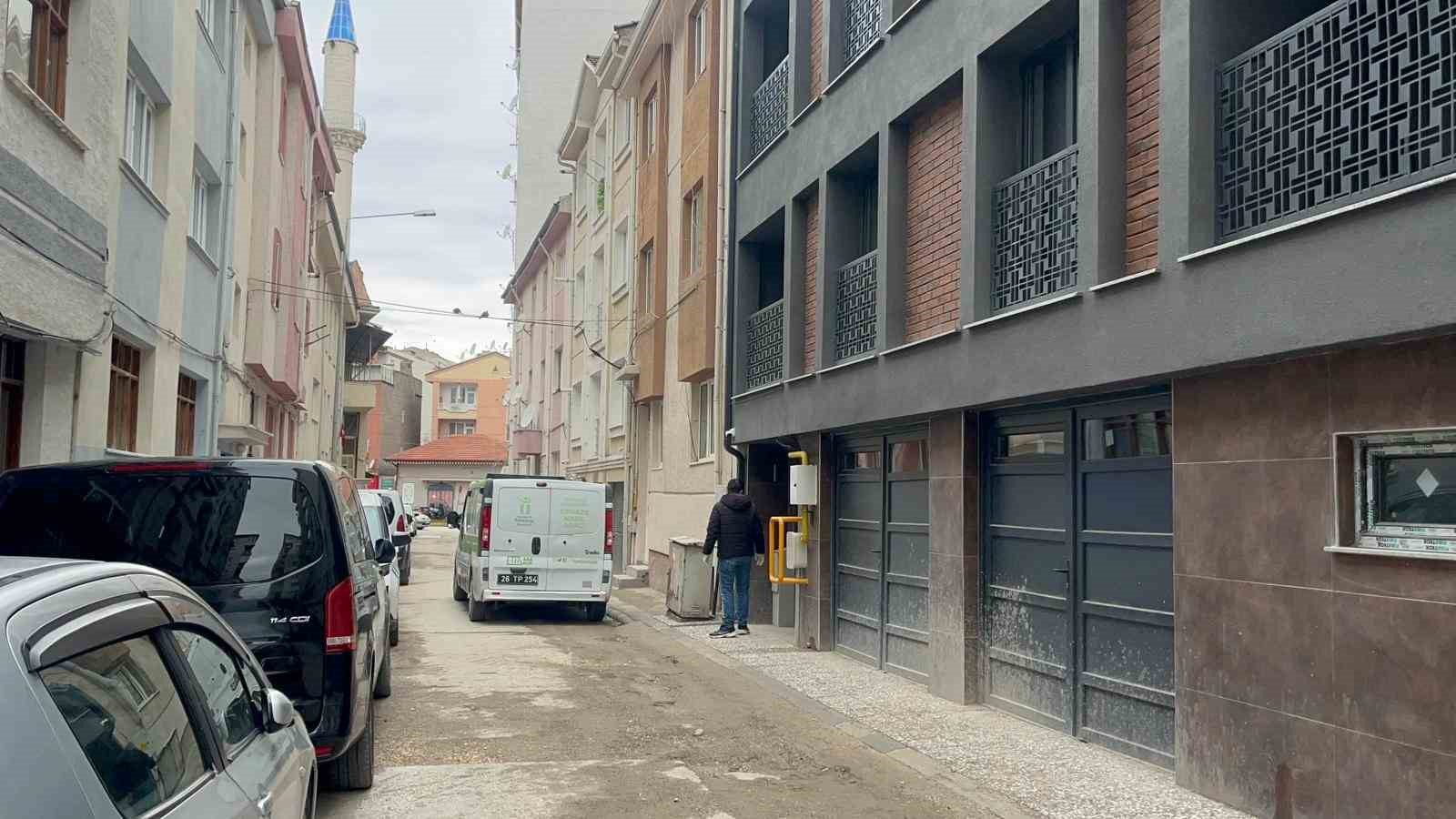 eskisehirde-43-yasindaki-genc-adam-evinde-olu-bulundu