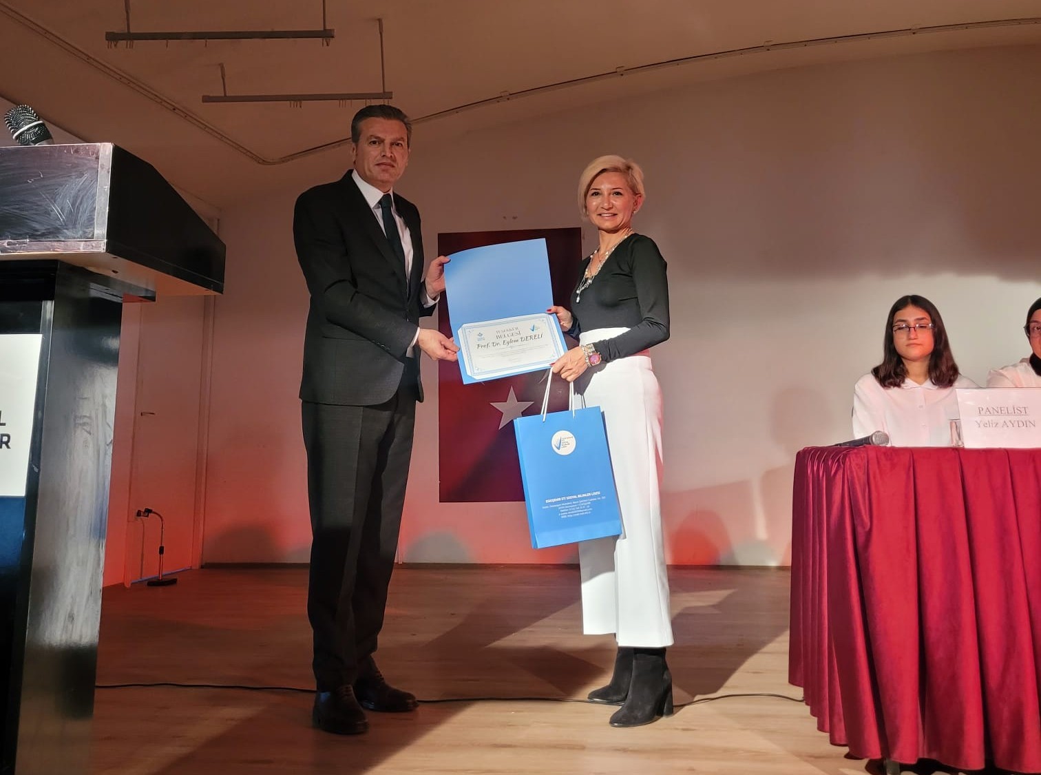 eskisehirde-cengiz-dagci-paneli-duzenlendi