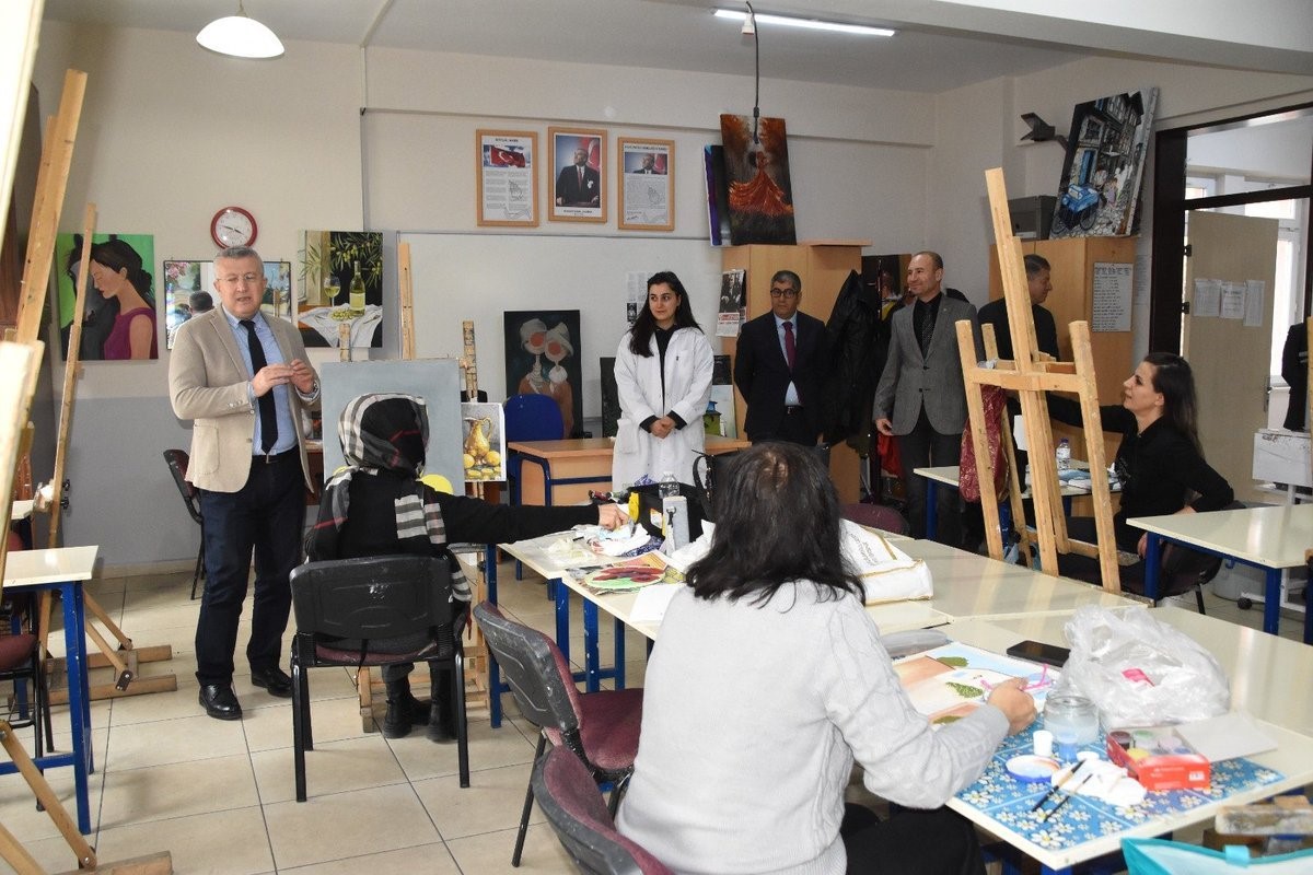 eskisehirde-hayat-boyu-ogrenme-calismalari-yerinde-incelendi