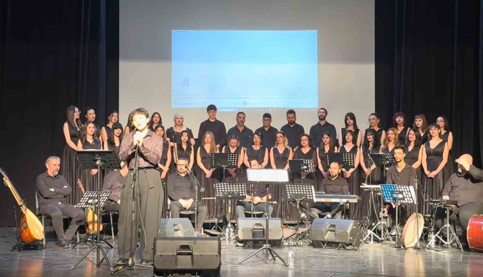 eskisehirde-ogretmenlerden-ve-ogrencilerden-unutulmaz-konser