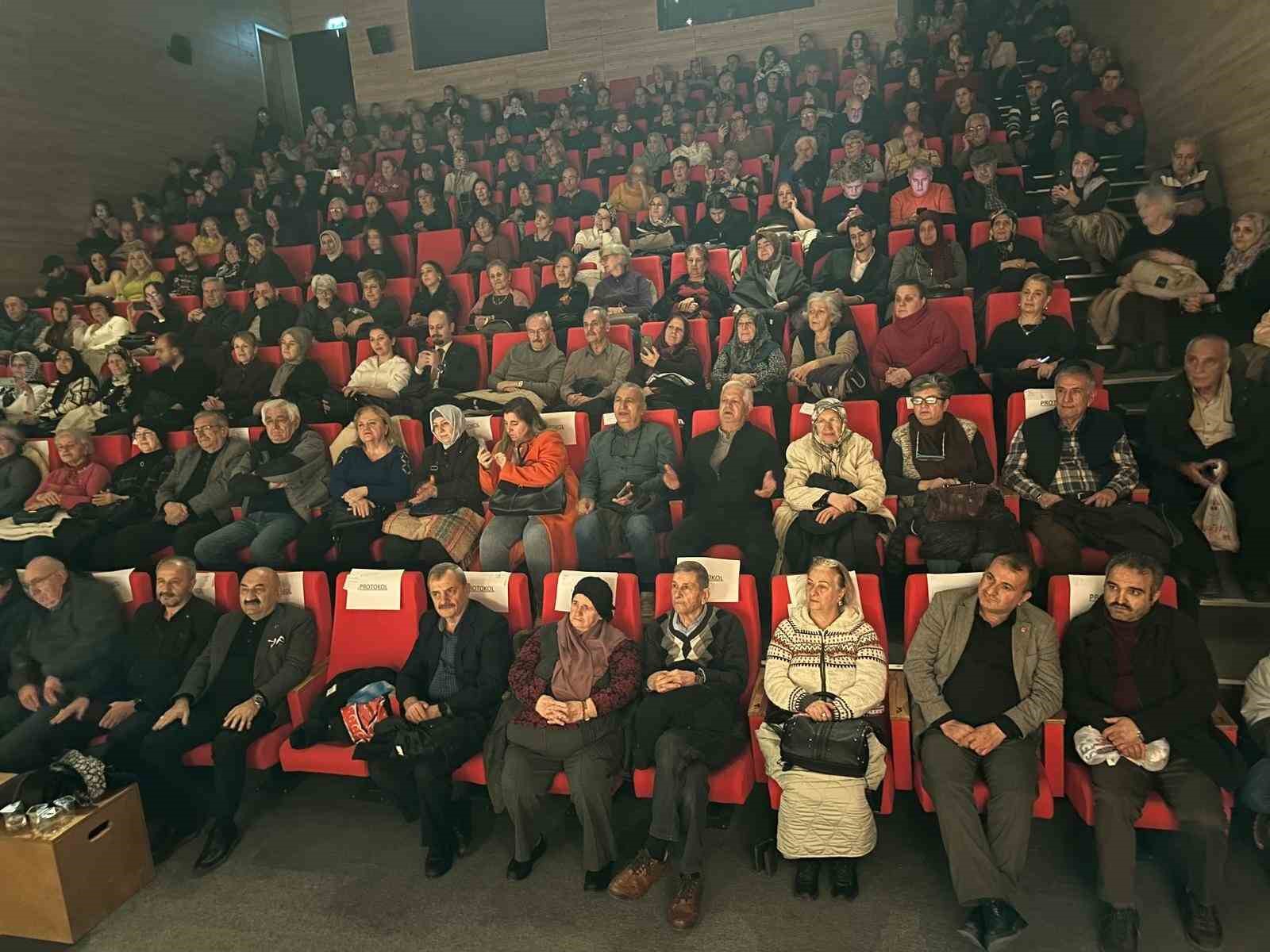 eskisehirde-turkulerle-isinan-gece-turk-halk-muzigi-konseri-yogun-ilgi-gordu