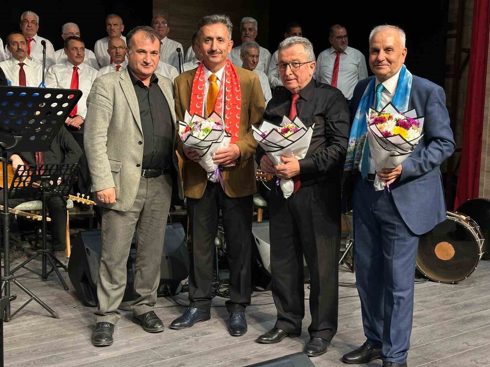 eskisehirde-turkulerle-isinan-gece-turk-halk-muzigi-konseri-yogun-ilgi-gordu