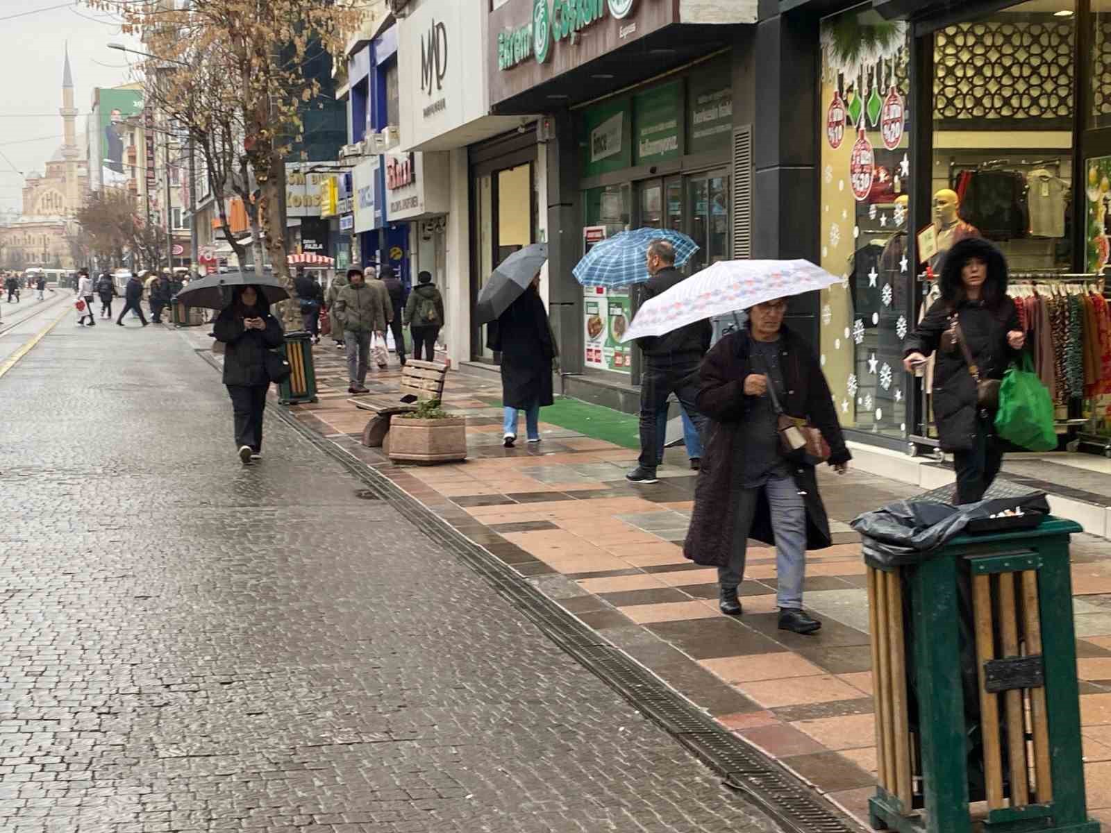 eskisehirde-yagmur-etkisini-gosterdi