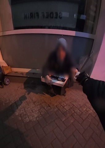 eskisehirde-yurek-isitan-karsilikli-hediyelesme-goruntuleri