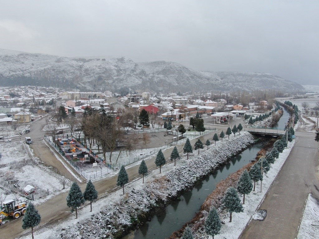 eskisehirin-inonu-ilcesinde-kisin-ilk-kar-yagisi-heyecani