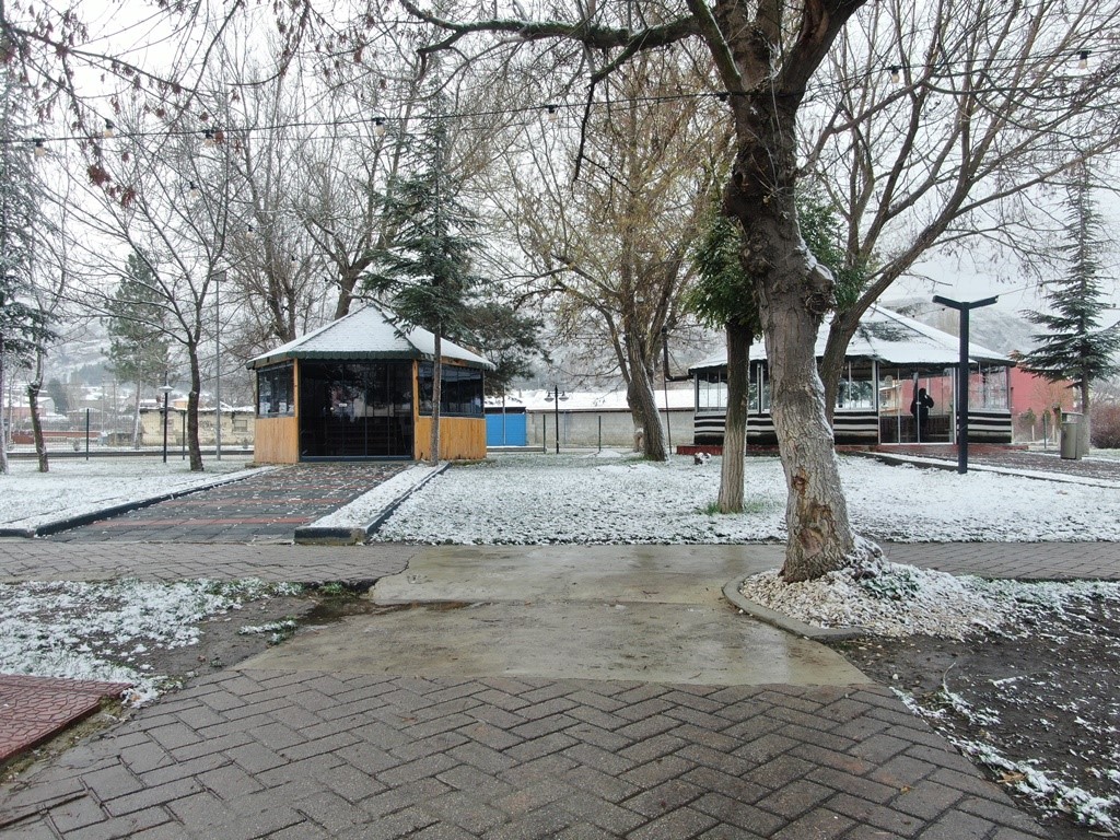 eskisehirin-inonu-ilcesinde-kisin-ilk-kar-yagisi-heyecani