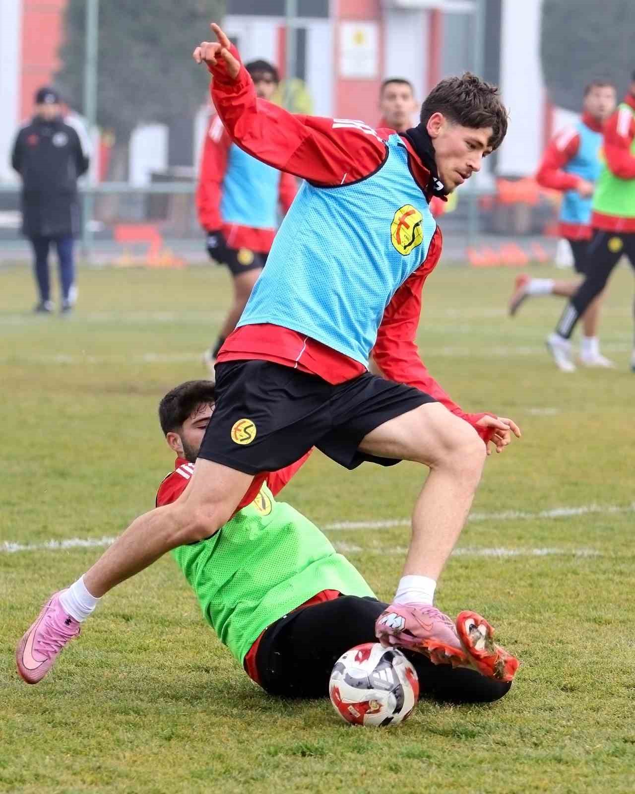 eskisehirspor-kutahyaspor-maci-icin-hazirliklari-tamamladi