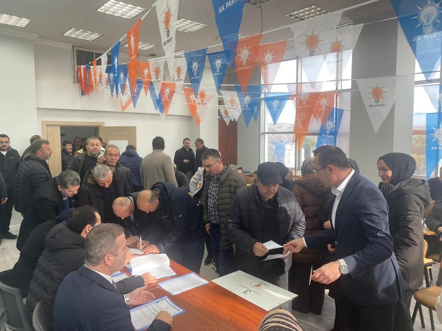 gediz-ak-partide-yeni-ilce-baskani-icin-temayul-yoklamasi-yapildi