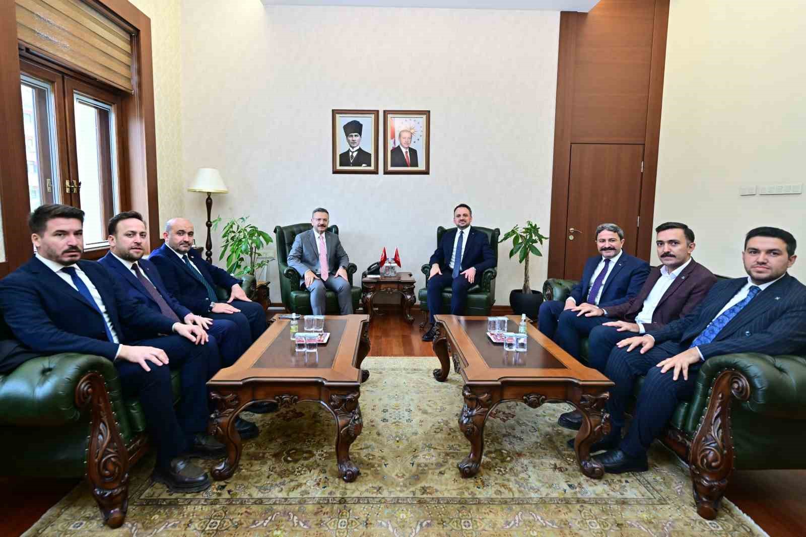 genclik-ve-spor-bakan-yardimcisi-eminogludan-eskisehir-valisi-aksoya-ziyaret