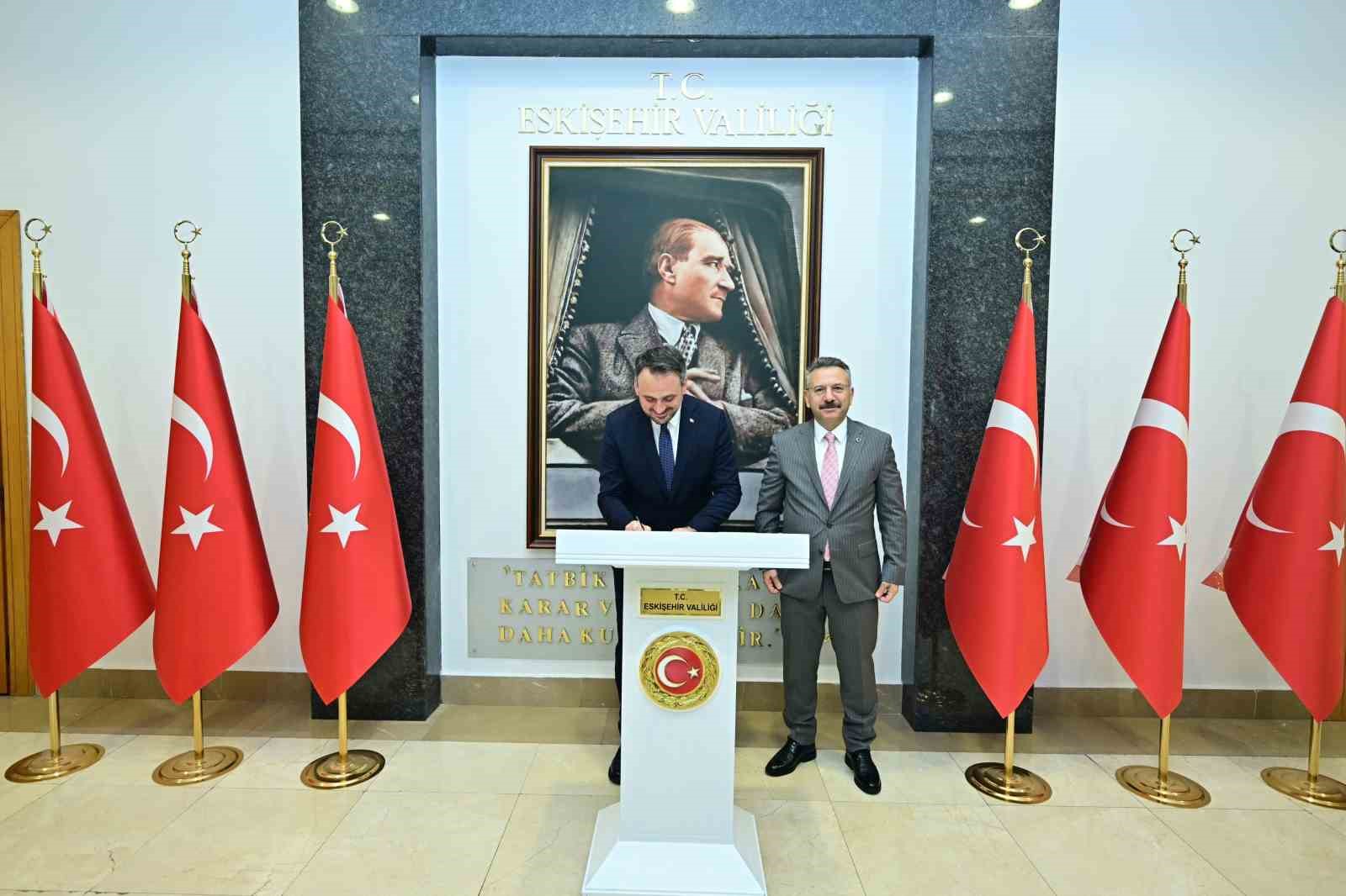 genclik-ve-spor-bakan-yardimcisi-eminogludan-eskisehir-valisi-aksoya-ziyaret