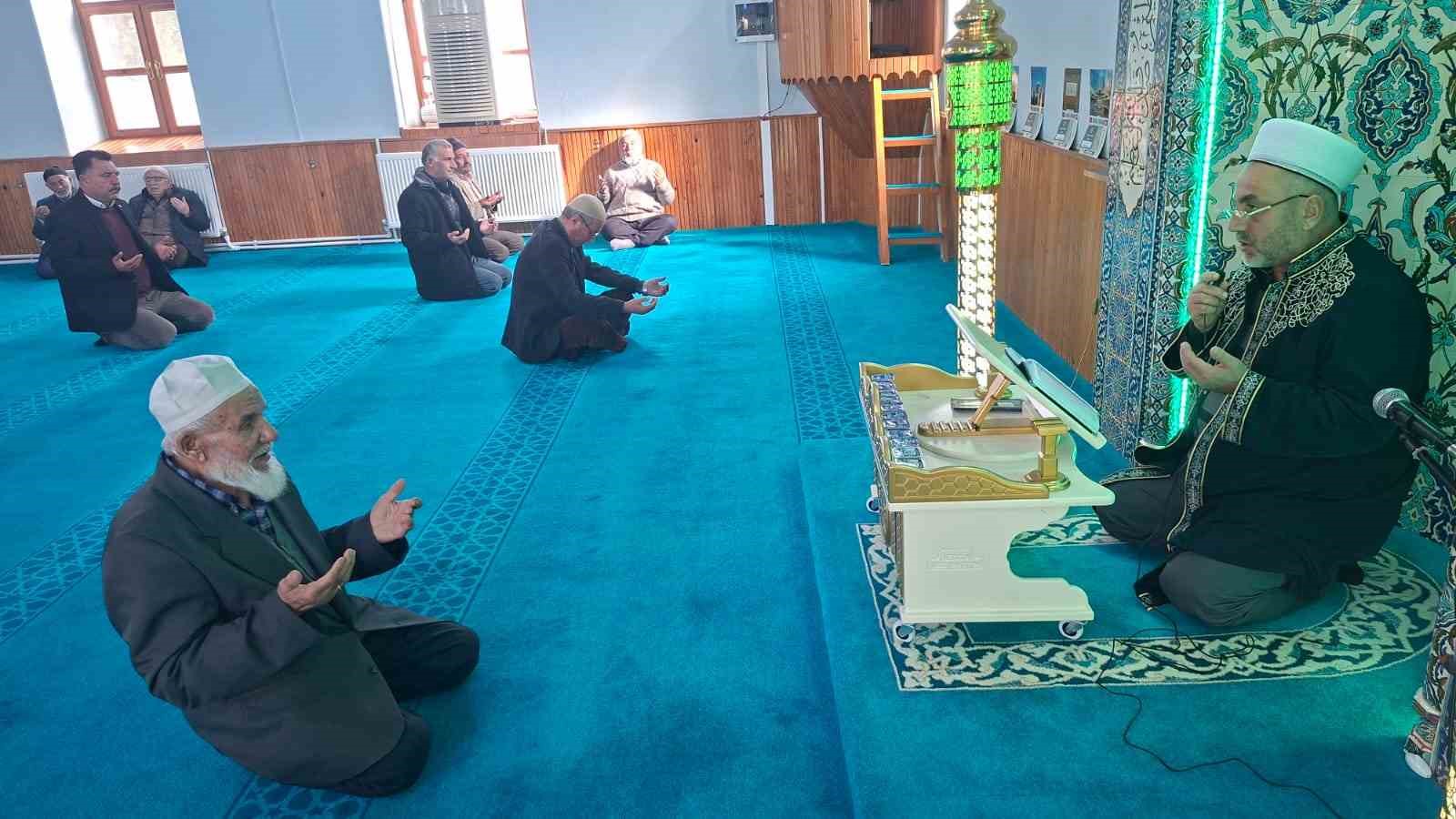 hayatini-kaybeden-madenciler-icin-emet-ve-hisarcikta-mevlid-i-serif-okundu