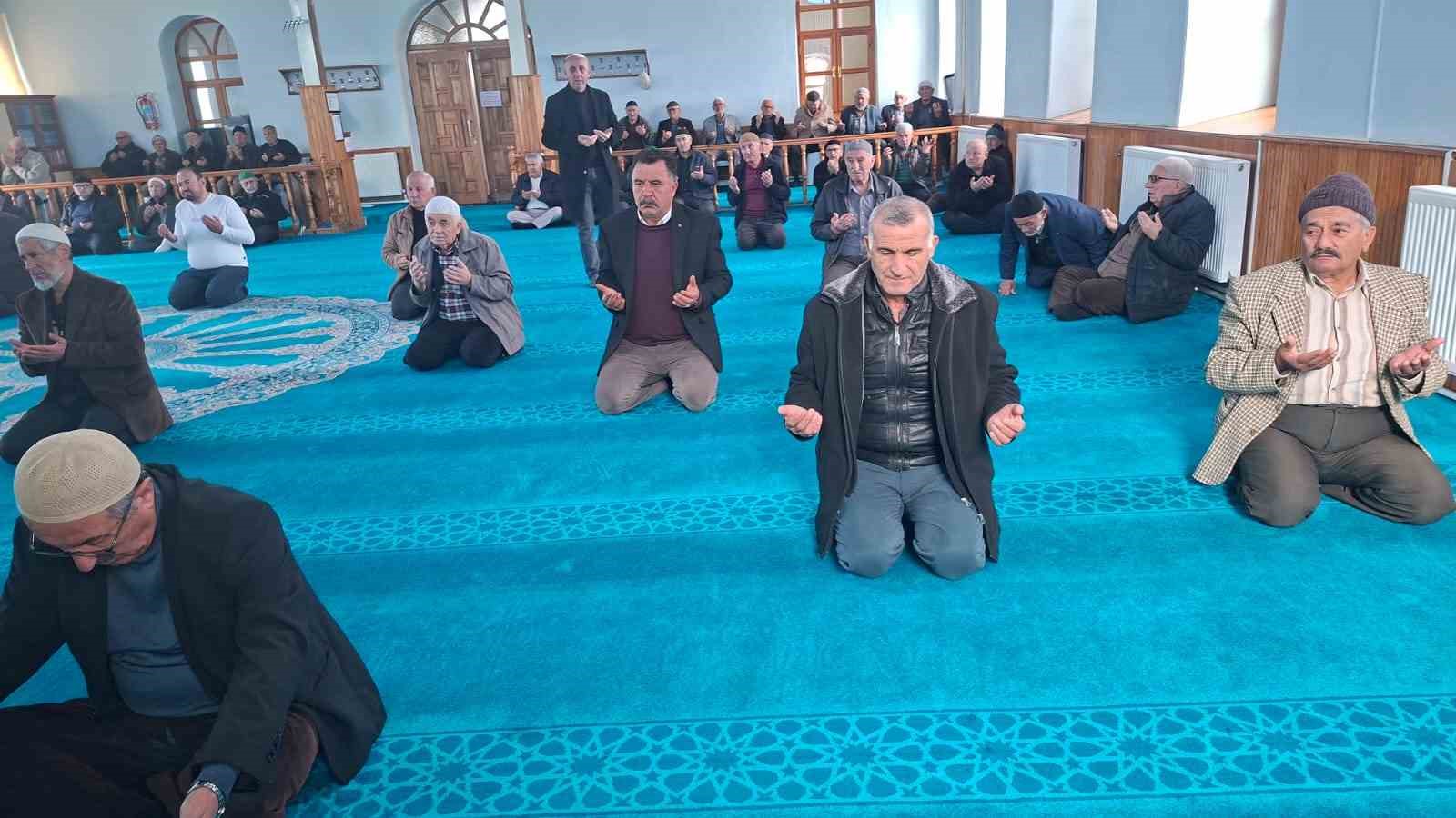 hayatini-kaybeden-madenciler-icin-emet-ve-hisarcikta-mevlid-i-serif-okundu