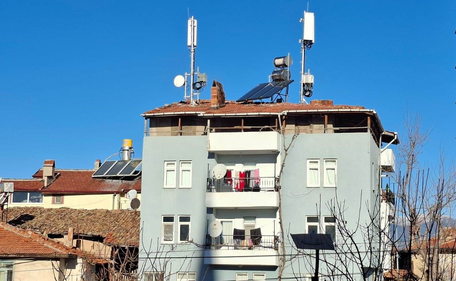 hisarcikta-mahalle-sakinlerinden-baz-istasyonuna-tepki