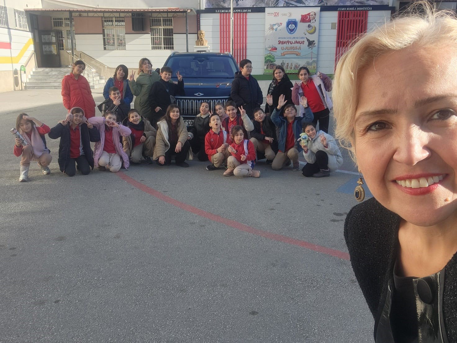 ilkokul-ogrencilerine-togg-ile-yerli-ve-milli-robot-tanitildi