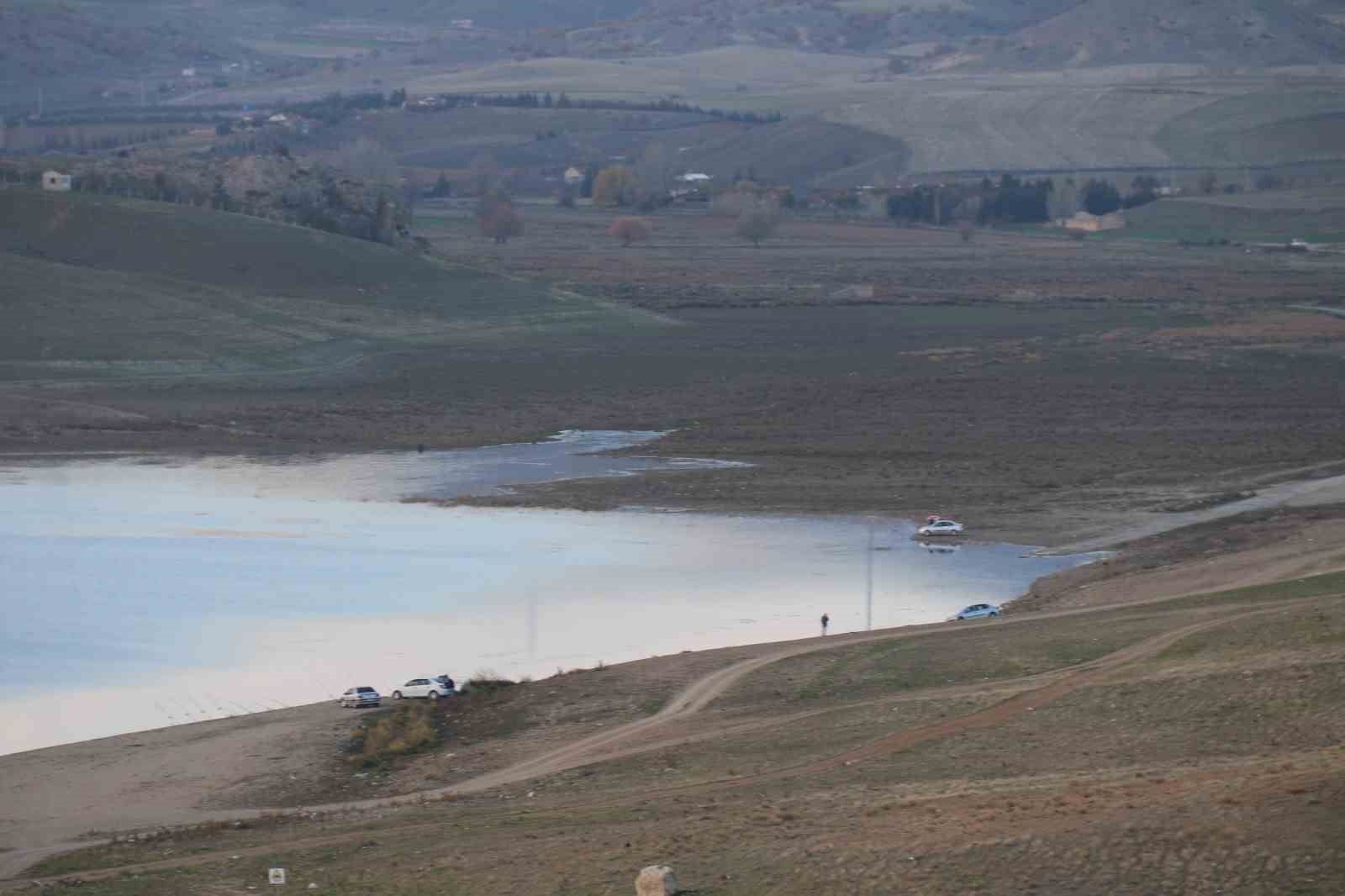 keskin-barajinin-2-yil-sureyle-cekilen-goruntuleri-kurakligi-gozler-onune-serdi