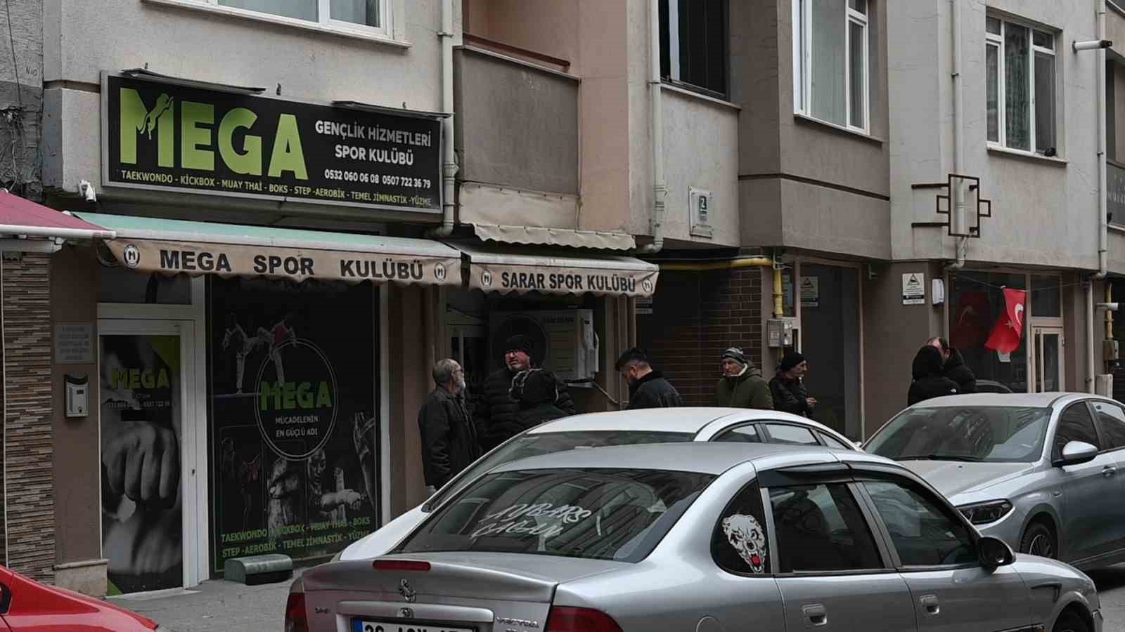 kollarindan-ve-kafasindan-yaralanan-genc-hastaneye-kaldirildi-fail-araniyor