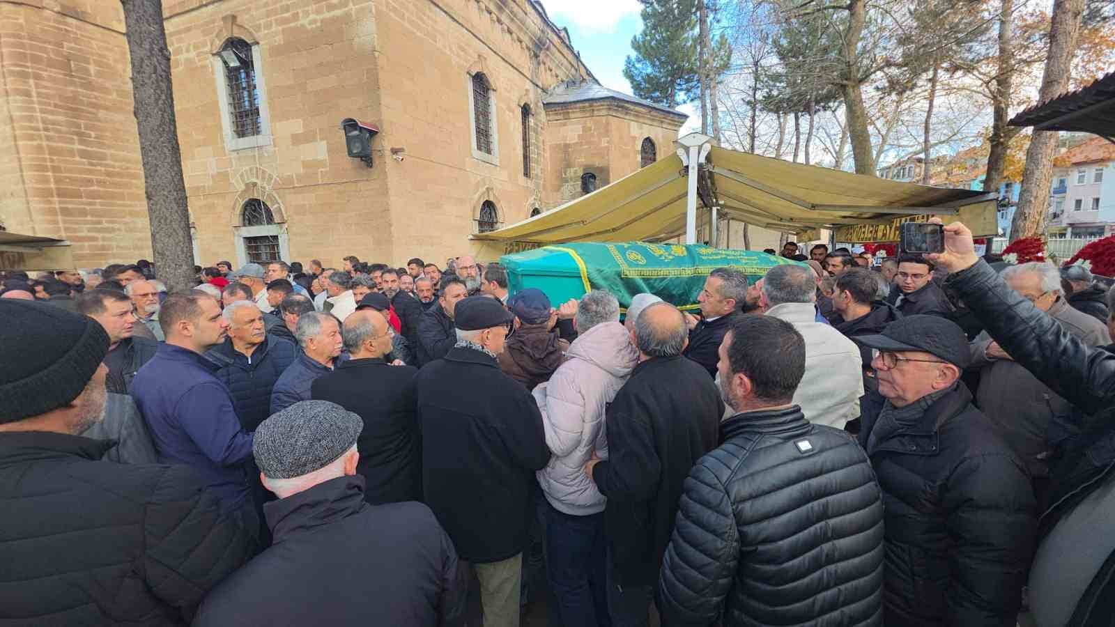 kutahya-berberler-ve-kuaforler-odasi-baskani-mehmet-calti-son-yolculuguna-ugurlandi