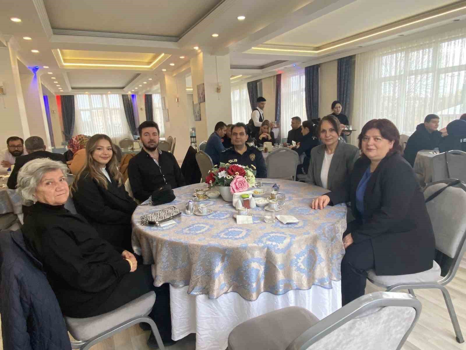 kutahya-emniyeti-sehit-aileleri-ve-gazilerle-kahvaltida-bulustu