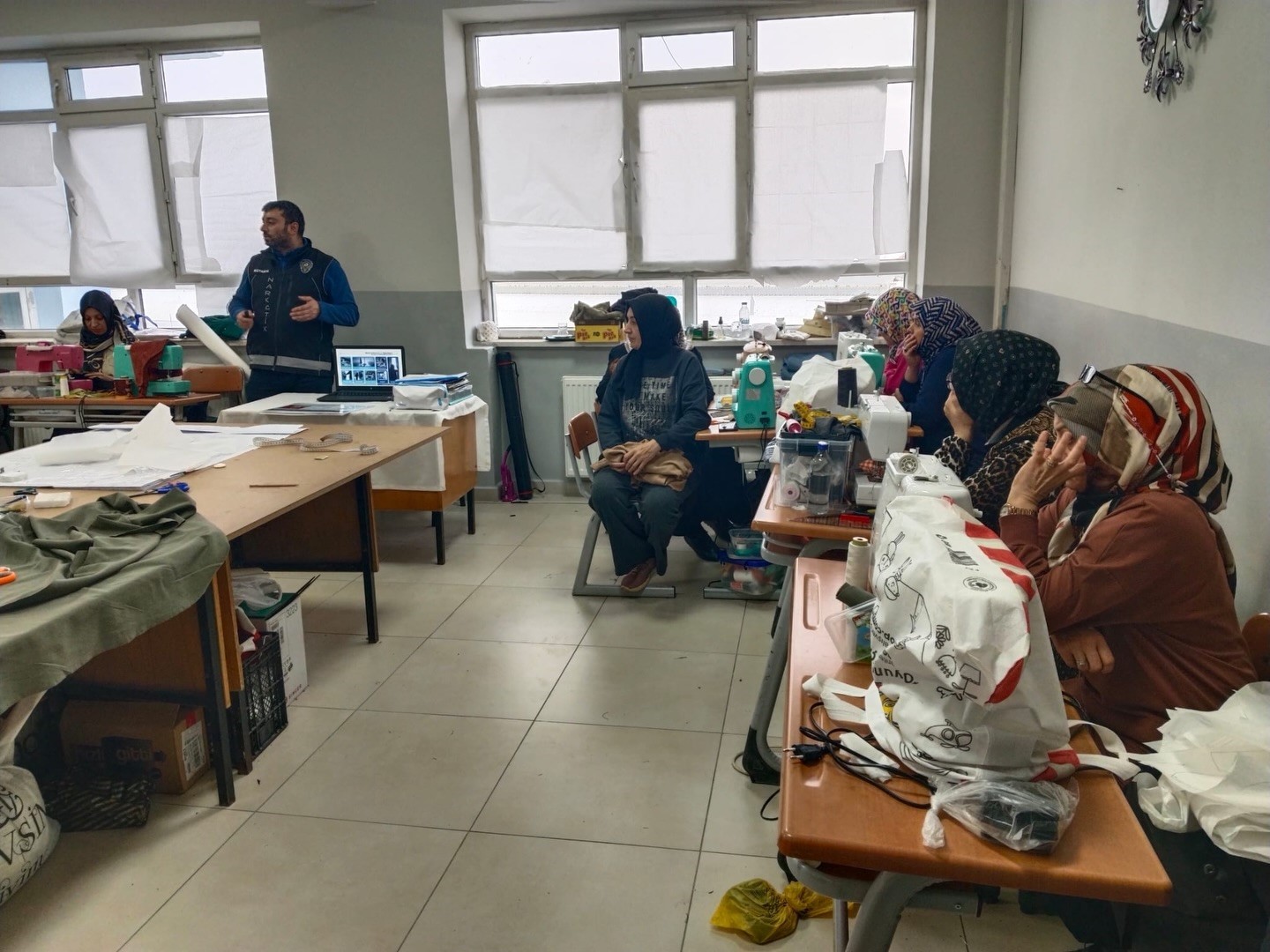 kutahya-emniyetinden-uyusturucu-ile-mucadelede-bilgilendirme-calismalari