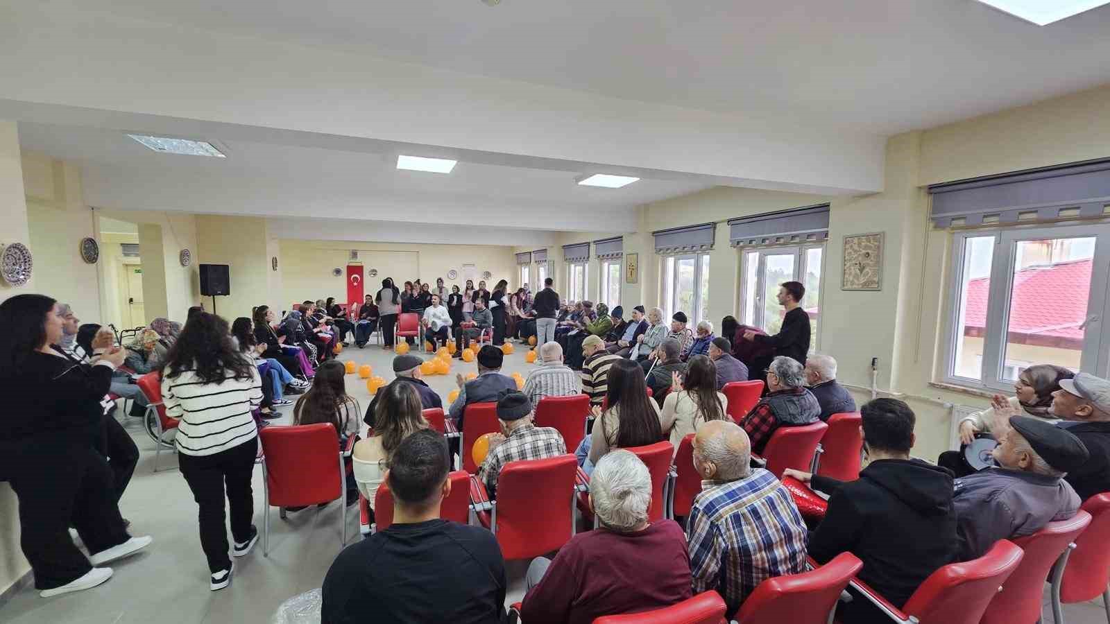 kutahya-huzurevine-anlamli-ziyaret